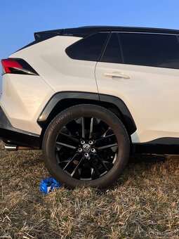Prodám originál Toyota ALU černé disky R19 + pneu