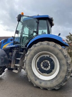 Traktor New holand T 8040