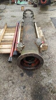 Nosná roura z Tatra 815 včetně diferenciálů.Délka 197,5 cm