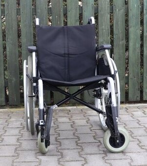 022-Mechanický invalidní vozík Meyra