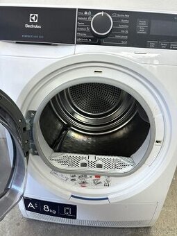 sušička ELECTROLUX s tepelným čerpadlem - JAKO NOVÁ