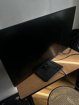 Monitor AOC U32E2N 32” 4K UHD, téměř nepoužívaný