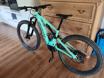 Specialized Turbo Levo model 2023 baterie 700w