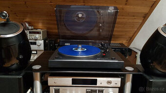 P40 Poloautomatický gramofon Japan