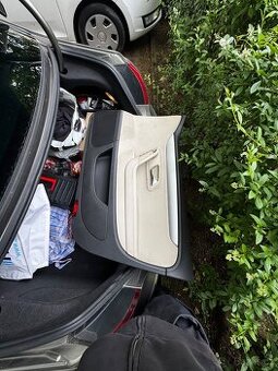 VW Passat CC tapec pravých předních dveří
