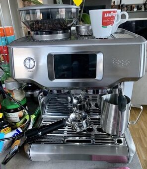 Prodám plnoautomatický pákový kávovar SAGE Barista Touch