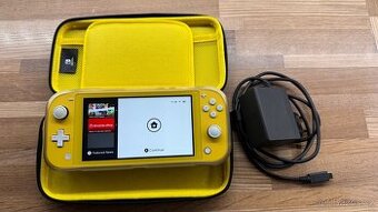 Nintendo Switch Lite žlutý + obal + grip + adaptér
