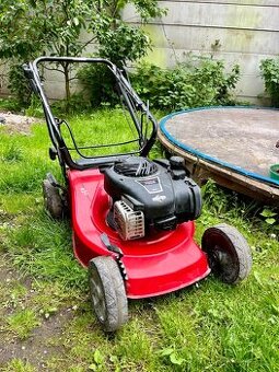 Benzínová sekačka Moundfield