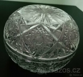 Broušená dóza na bombóny