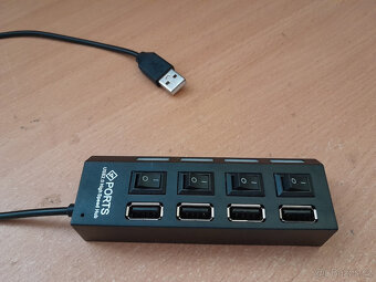 USB HUB NA 4 USB S VYPÍNAČI IHNED K PRODEJI