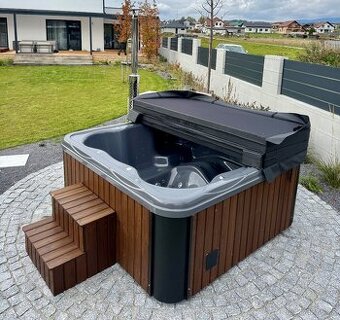 Čtvercová koupací káď (s místem k ležení)