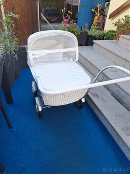 retro kočárek šestipérák bužírkový pro dítě