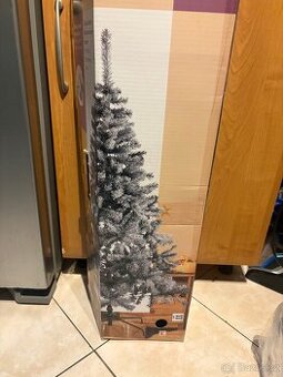 Stromeček zasněžený