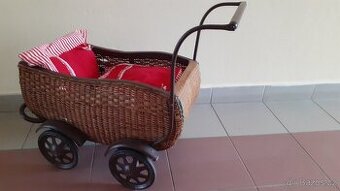 Retro kočárek pro panenky