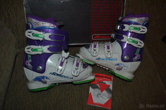 kvalitní  dětské lyžáky Nordica v.20,5- 195, původně 2790kč