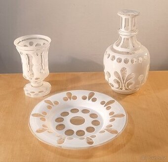 Historicky luxusní starožitný set porcelán vrstvené sklo