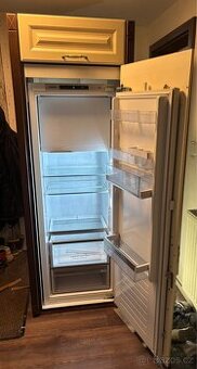 Vestavěná lednice Siemens + skříň