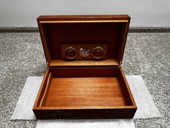 Humidor Cuervo y Sobrinos