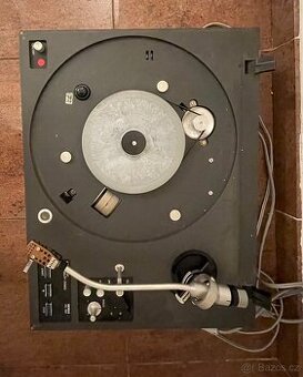 Gramofon tesla MC 400