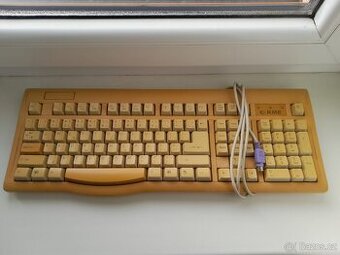 Historická klávesnice KME