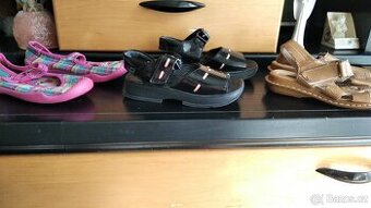 DĚTSKÉ SANDÁLKY A JINÉ LEVNĚ.VELIKOST 29 A 30.