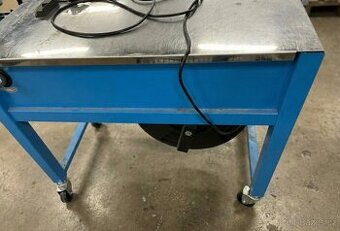 Poloautomatický páskovací stroj Na PP pásku