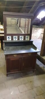 Starožitná koupelnová skříňka se zrcadlem