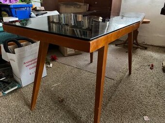 Konferenční stolek