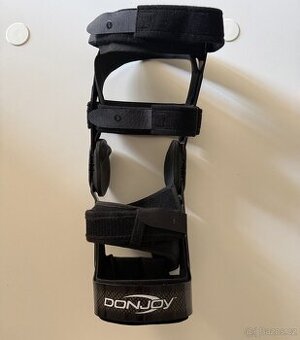 Karbonová ortéza DONJOY