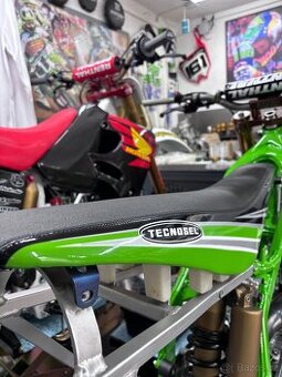 Titanove uchyceni sedacky Kx250