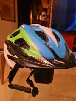 Chlapeckou cyklo helmu