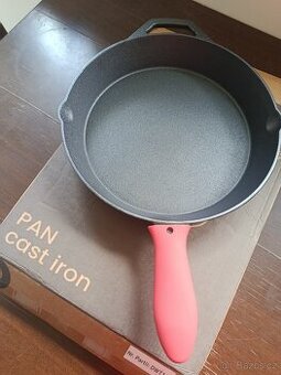 LITINOVÁ GRILOVACÍ PÁNEV POKKA 31 cm NA OHEŇ PLYN/INDUKCE