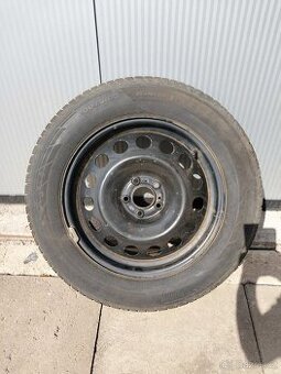 Zimní pneu 215 /65R17