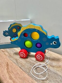 Nová dřevěná hračka dinosaurus