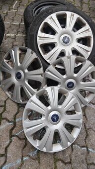 Zimní pneumatiky 205/55 R16, vč. disků a poklic