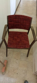 židle z masivu  s područkou ve vínové barvě 26ks