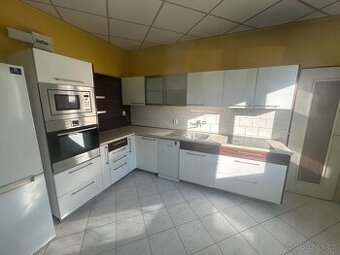 Kuchyňská linka se spotřebiči