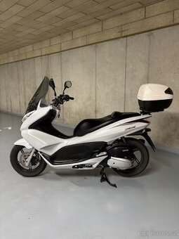 Prodám Honda PCX 125 (2013) - REZERVACE -