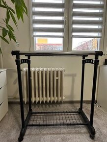Dvojitý věšák na oblečení