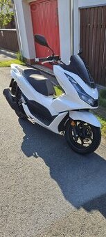Honda PCX 125 .2022.. najeto 2900km