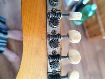 Dobrý den prodám vše krásně funguje Elektrická kytara Jolana