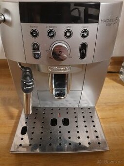 Kávovar DeLonghi Magnifica S Smart
