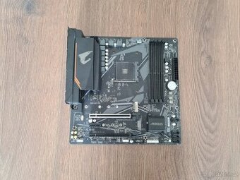 GIGABYTE B550M AORUS ELITE