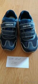 Geox velikost 28