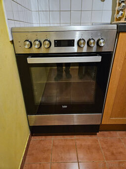 Sklokeramický sporák Beko FSM 67320 GXS