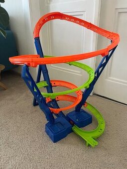 Hot Wheels dráha Srážka na spirále HGV67