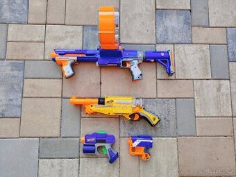 4 zbraně na NERF