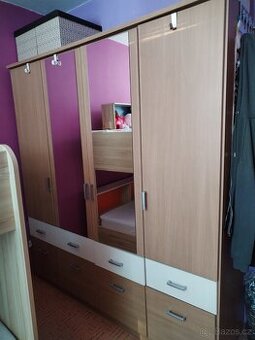 Šatní skříň+komoda