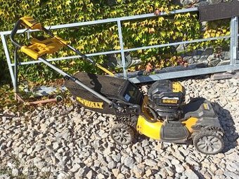 Akutní sekačka s pojezdem Dewalt DCMWSP564