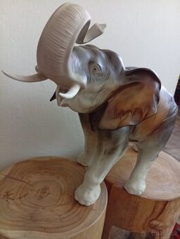 Slon Royal Dux délka 50 cm,